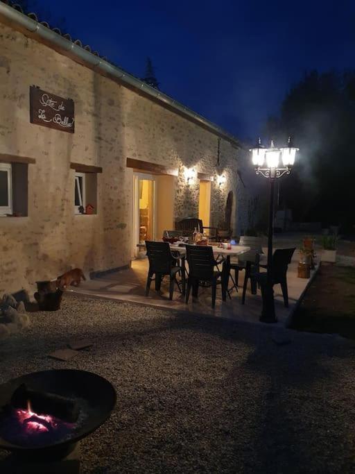 Gite Spacieux - 3 Chambres - Calme Et Charmant Cubnezais Exterior foto