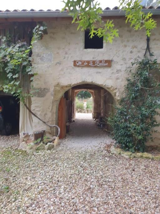 Gite Spacieux - 3 Chambres - Calme Et Charmant Cubnezais Exterior foto